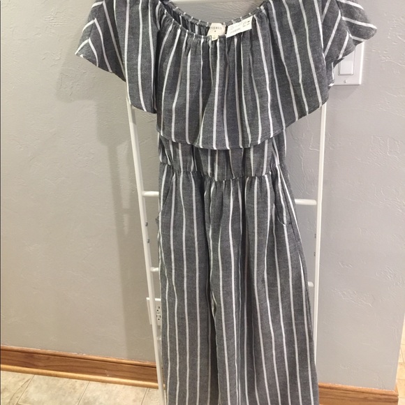 NEW/NEVER WORN one piece cropped jumpsuit - Picture 2 of 6